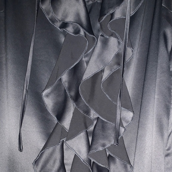 Gray Sleeveless Ruffle Top - Picture 4 of 10